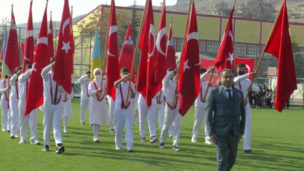 8 yaşındaki öğrencinin valiye ’abla’ diye seslenmesi gülümsetti