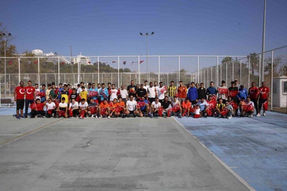 Ayak Tenisi Turnuvası’na 25 takım 75 kişi katıldı