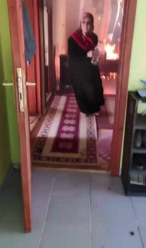 Müstakil evdeki yangın paniği böyle görüntülendi