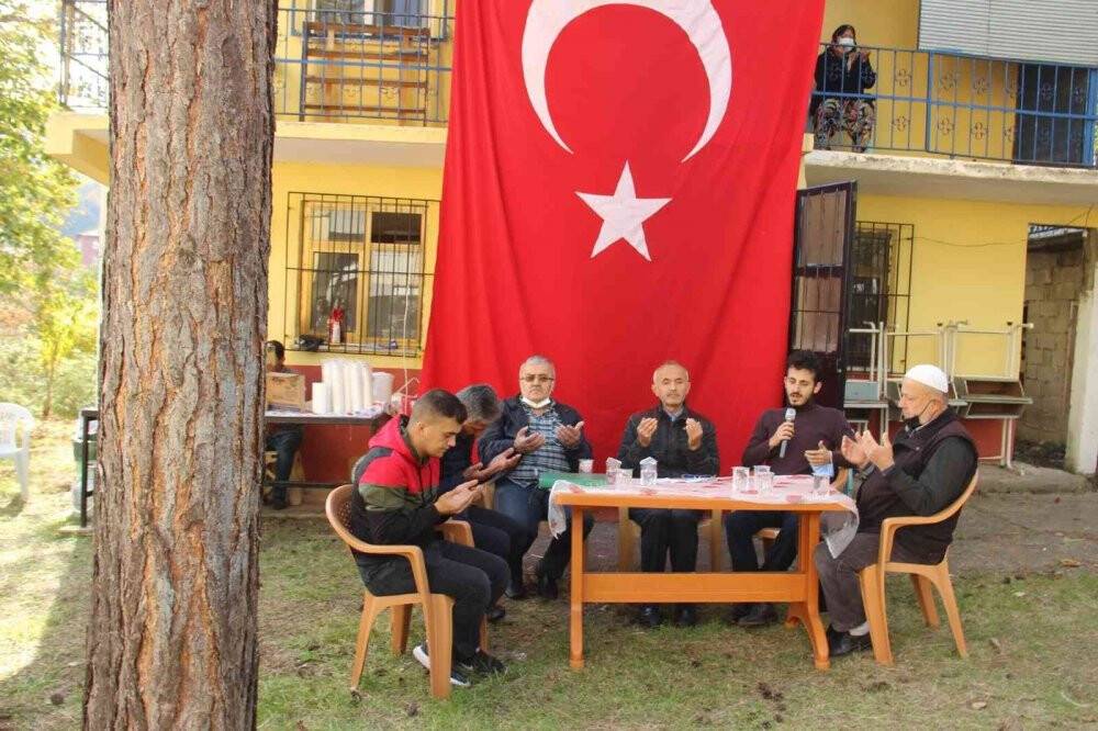 80 yaşındaki Kadriye Teyze Andımız’ı okudu