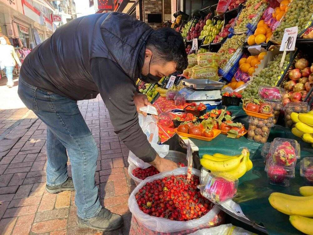 Bağışıklık sistemini güçlendiren kalp dostu Alıç meyvesi tezgahlarda yerini aldı