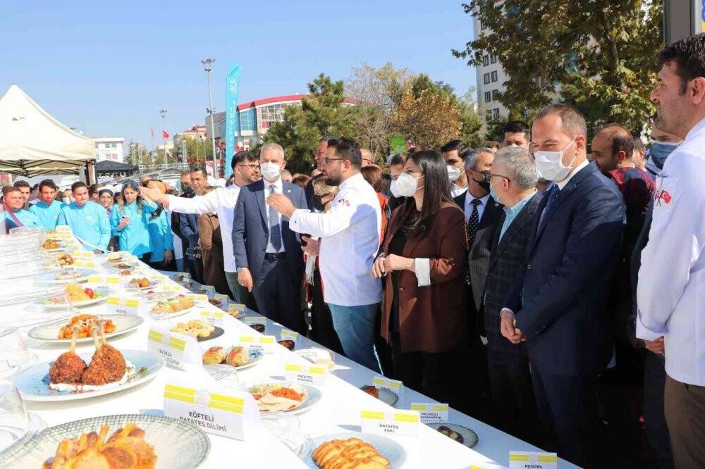 Festivalde 51 çeşit patates yemeği tanıtıldı
