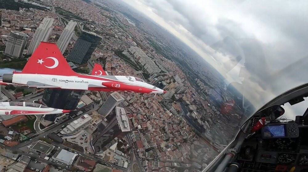 Milli Savunma Bakanlığı, Türk Yıldızları’nın Cumhuriyet Bayramı gösterisini paylaştı
