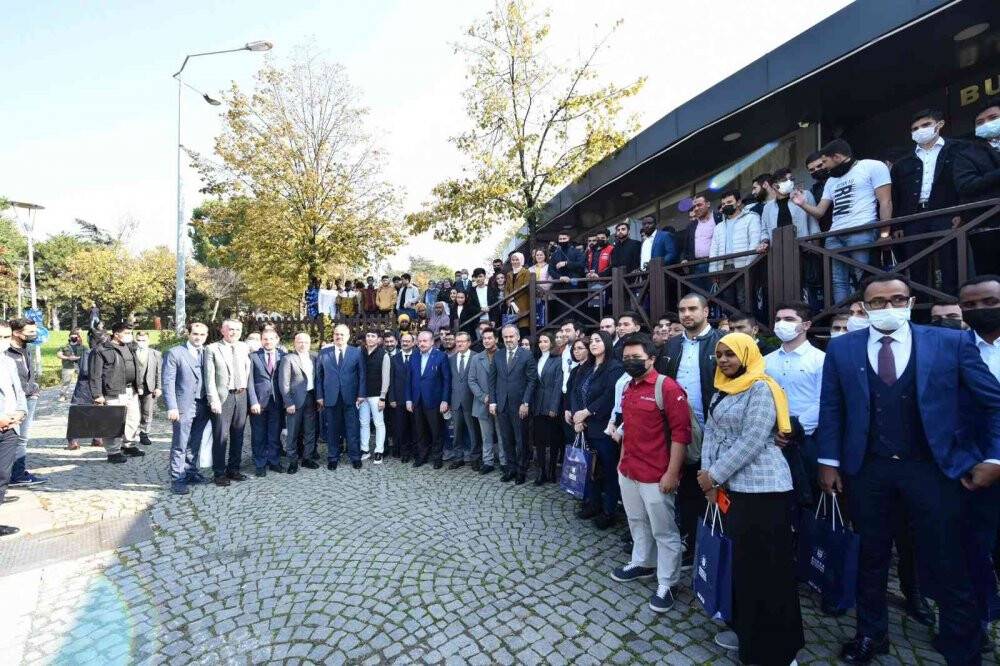 TBMM Başkanı Şentop, Bursa’daki misafir öğrencilerle buluştu