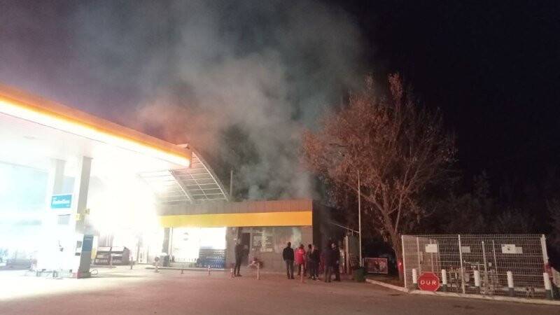 Akaryakıt istasyonunda korkutan yangın
