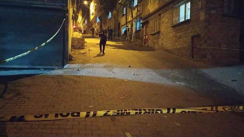 Komşu iki aile arasında silahlı kavga: 2’si ağır 5 yaralı