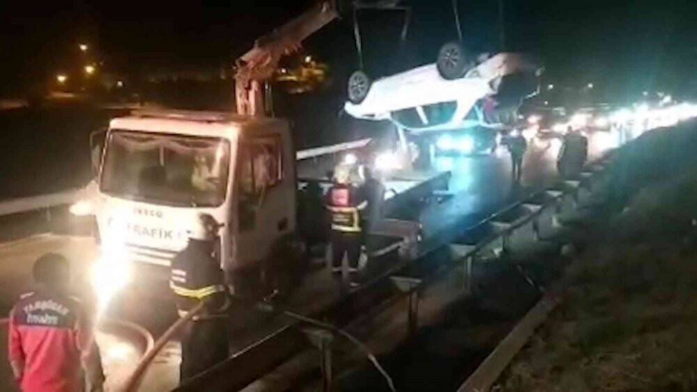 Otomobil su kanalına devrildi, sürücü yara almadan kurtuldu