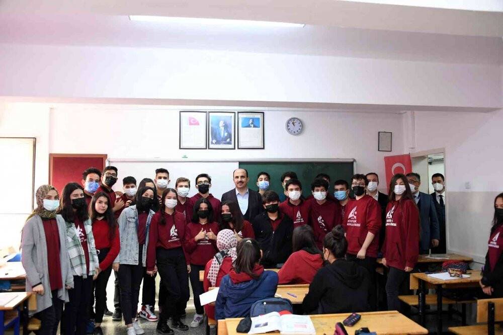 Başkan Altay öğretmen ve öğrencilerle buluştu