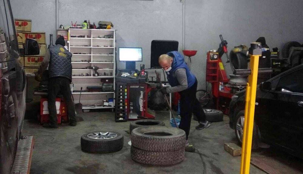 Bayburt’ta araç sahiplerinin soğukla mücadelesi başladı