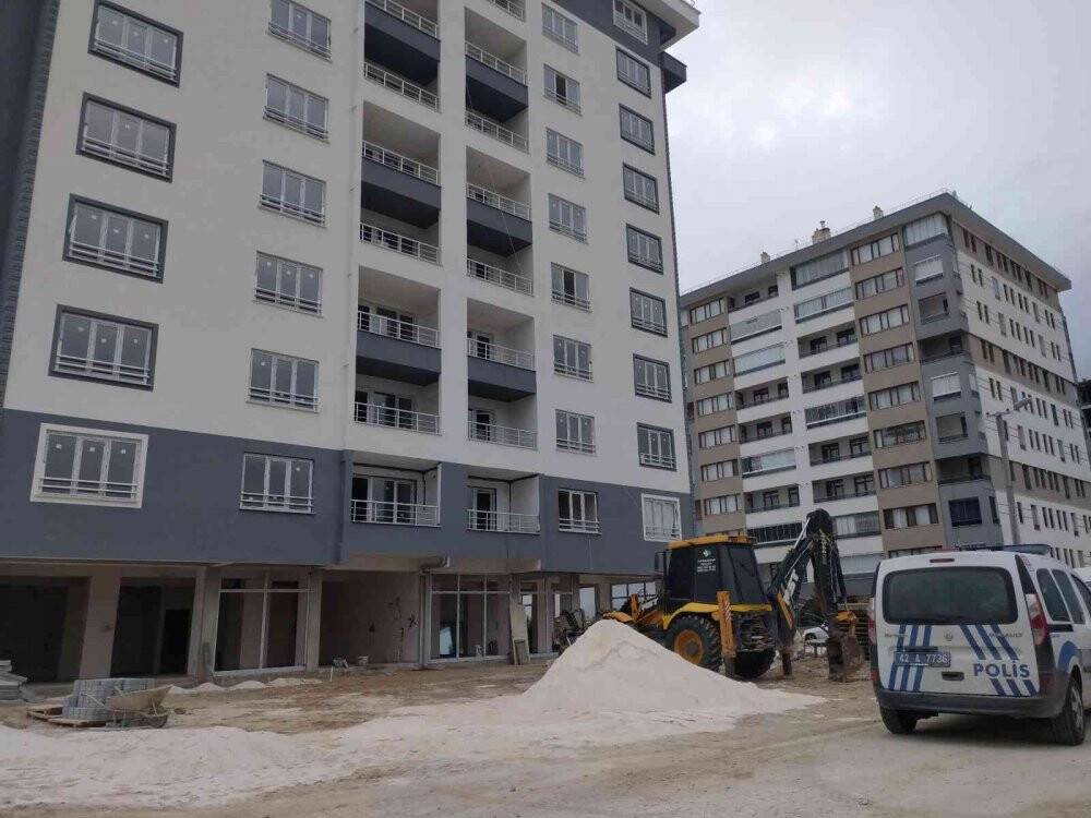 Konya'da  7’inci kattan düşen işçi ağır yaralandı