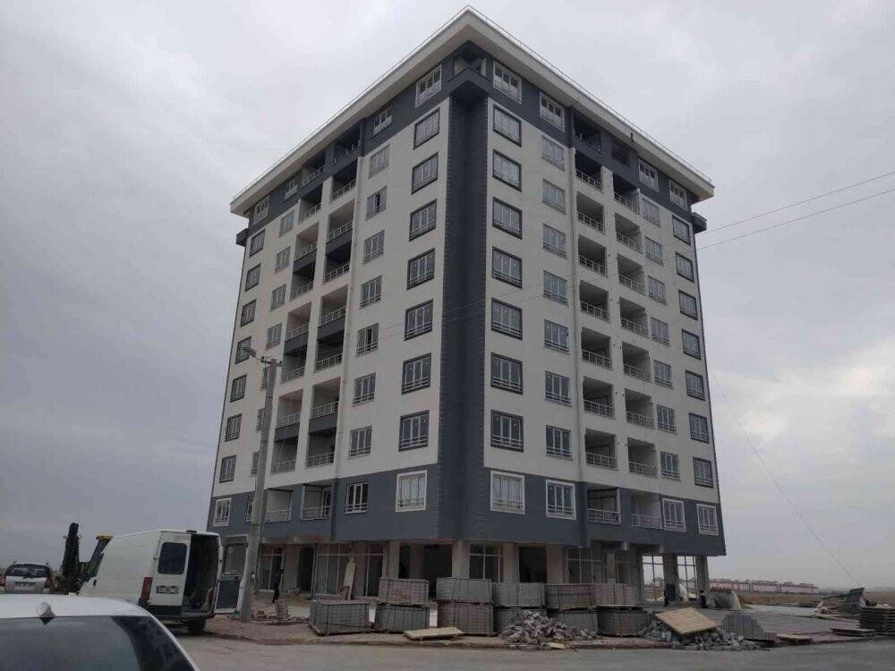 Konya'da  7’inci kattan düşen işçi ağır yaralandı