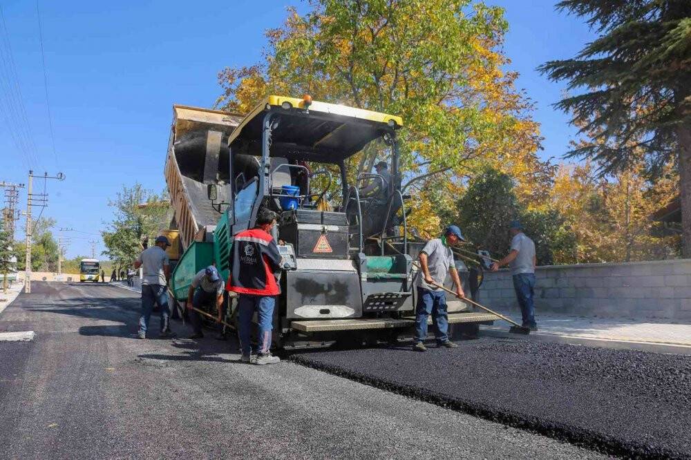Meram Belediyesi asfalt çalışmalarını sürdürüyor