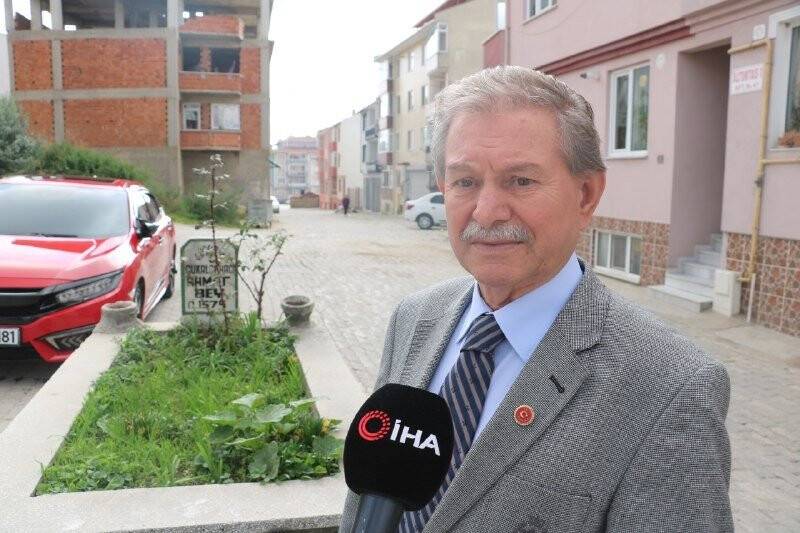 Yol ortasında ’sır mezar’ mahalleliyi ikiye böldü
