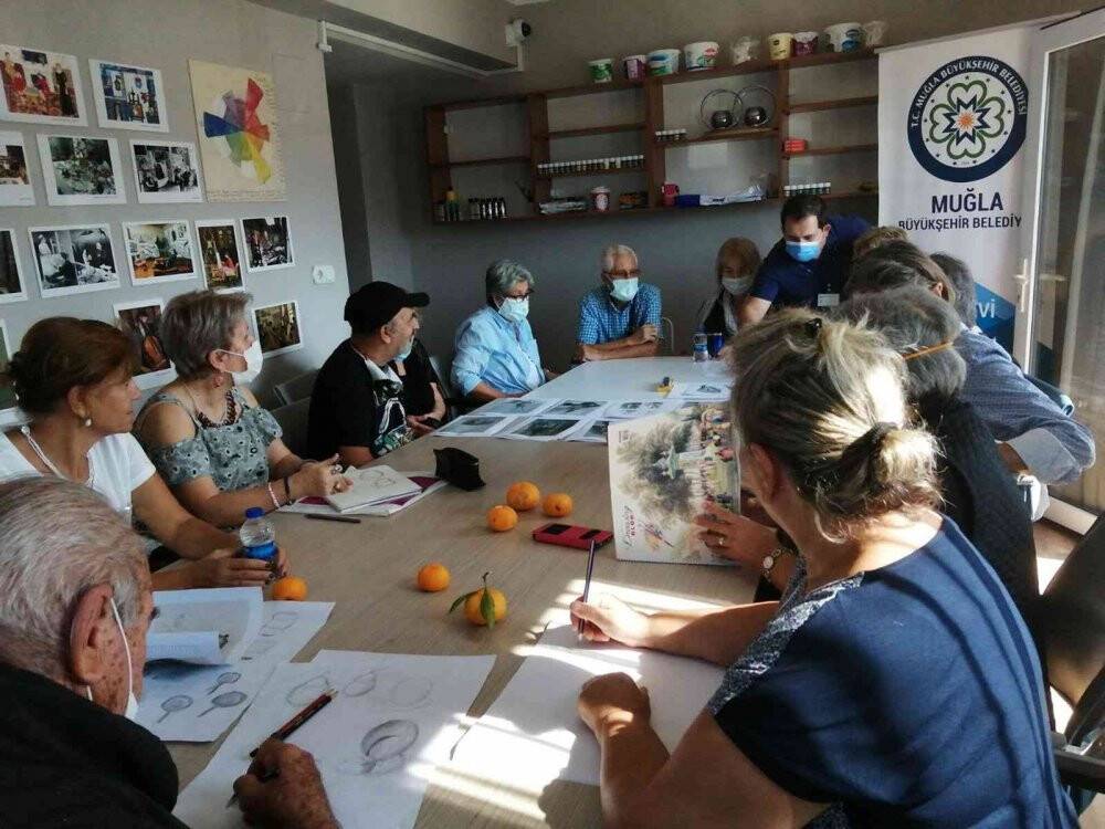 60 yaş üzeri vatandaşlar Hobi Atölyesinde buluşuyor