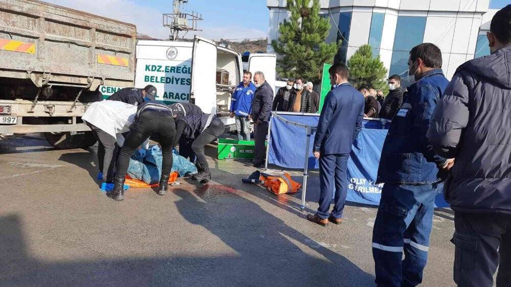 Çalıştığı iş yerinde kamyonun altında kaldı