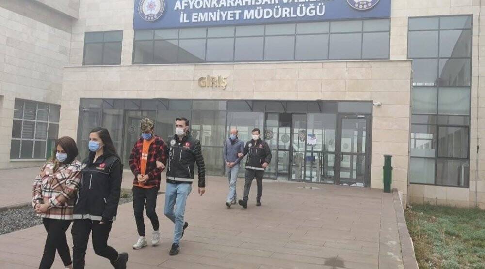 Hoparlöre gizledikleri 2 kilo uyuşturucuyla yakalanan 2 kişi tutuklandı