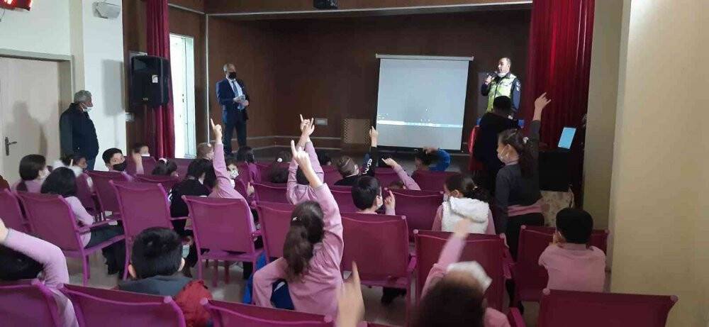 Jandarma küçük trafik dedektiflerini eğitiyor