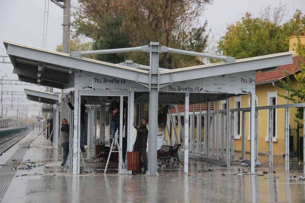 Karaman Garı’nda Yüksek Hızlı Tren hazırlıkları hızla sürüyor