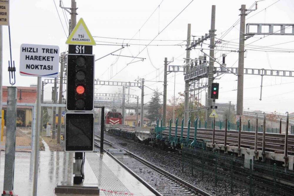 Karaman Garı’nda Yüksek Hızlı Tren hazırlıkları hızla sürüyor