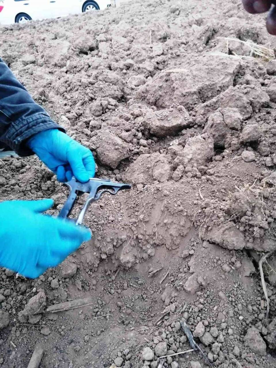 Konya’da 2 kişiyi vuran şüphelinin silahı evinin bahçesinde bulundu