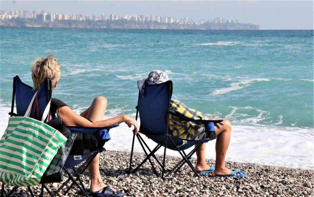Sarı kodun ardından sahile önce kepçeler sonra tatilciler girdi