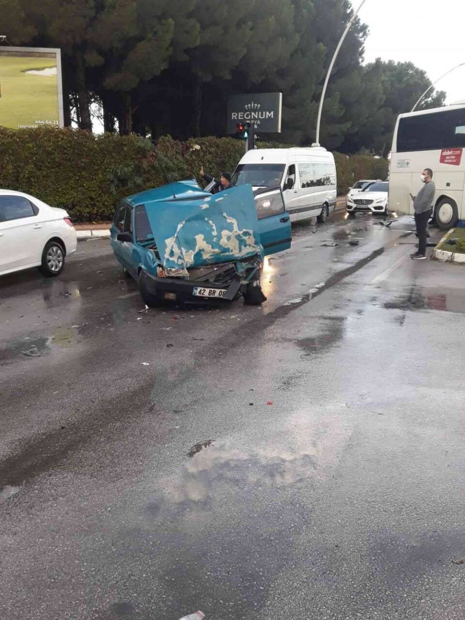 Serik’te zincirleme kaza: 1 yaralı