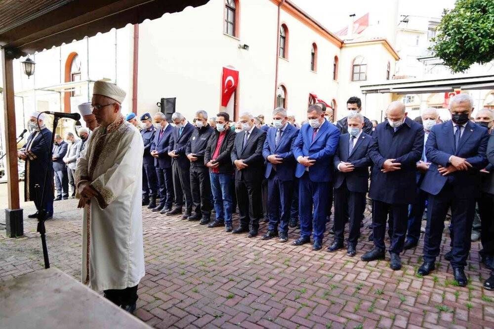 Bakan Soylu, selde kaybolanlar için kılınan gıyabi cenaze namazı namazına katıldı
