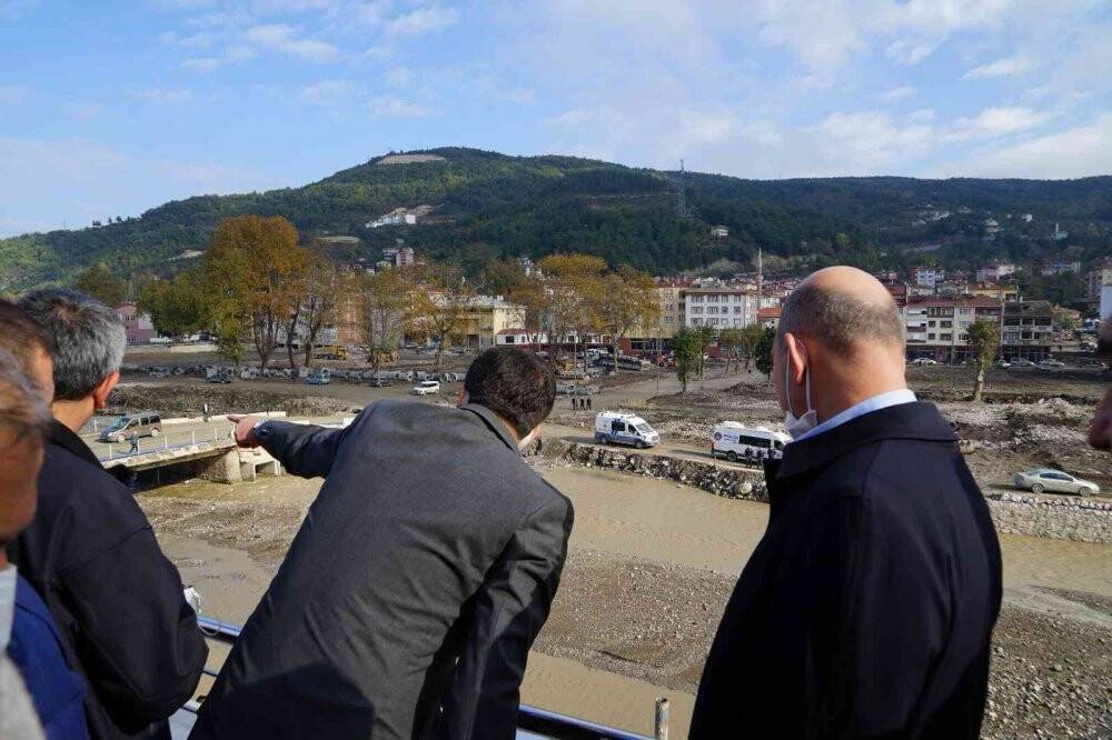 Bakan Soylu, selde kaybolanlar için kılınan gıyabi cenaze namazı namazına katıldı