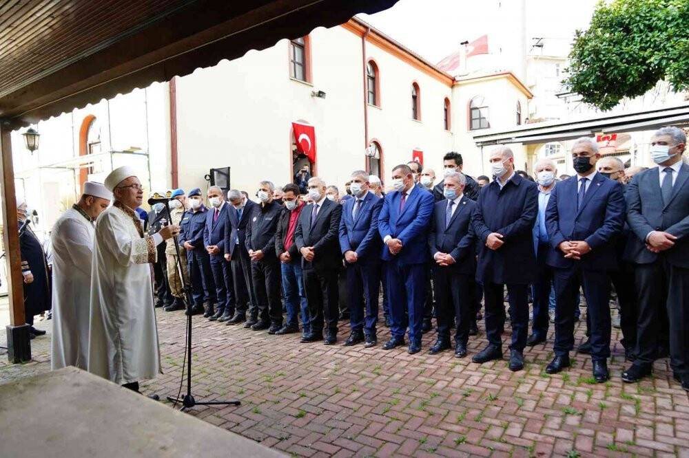 Bakan Soylu, selde kaybolanlar için kılınan gıyabi cenaze namazı namazına katıldı