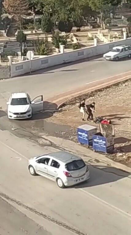 Gençlerin tartışması bıçaklı ve taşlı kavgaya dönüştü