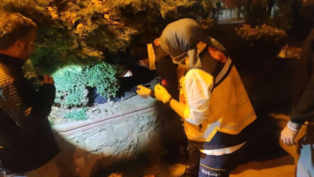 İznik’te çalılıkların arasında sızan alkollü genç görenleri korkuttu