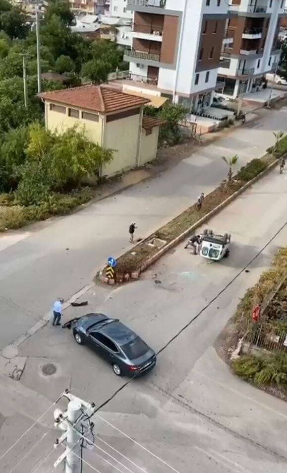 Takla atan araçtakileri kurtarmak için vatandaşlar seferber oldu