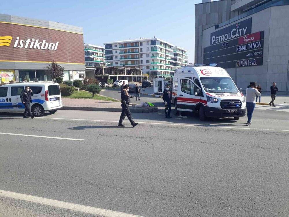 2 çocuğunu dolmuşun altında kalmaktan kurtardı, kendisi öldü
