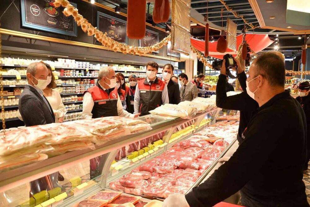 Bakan Yardımcısı Tunç, market ve restoranları denetledi