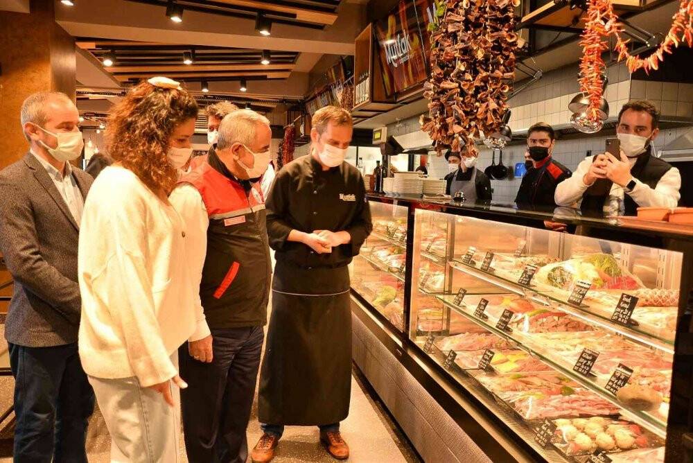 Bakan Yardımcısı Tunç, market ve restoranları denetledi