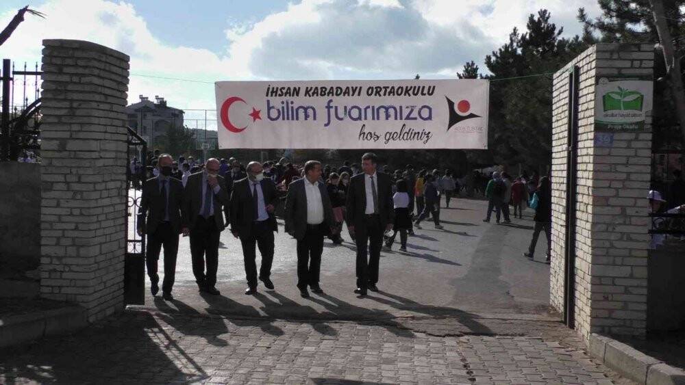 Beyşehir’de öğrenciler bilimsel çalışmalarını sergiledi
