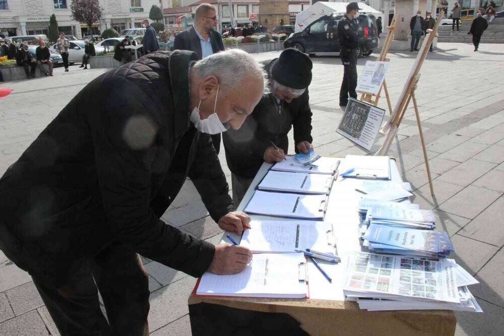 Çin’in Uygur Türklerine yönelik zulmü protesto edildi