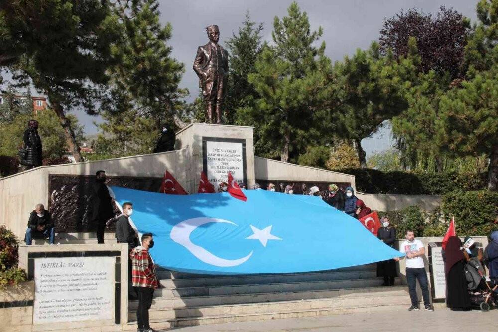 Çin’in Uygur Türklerine yönelik zulmü protesto edildi