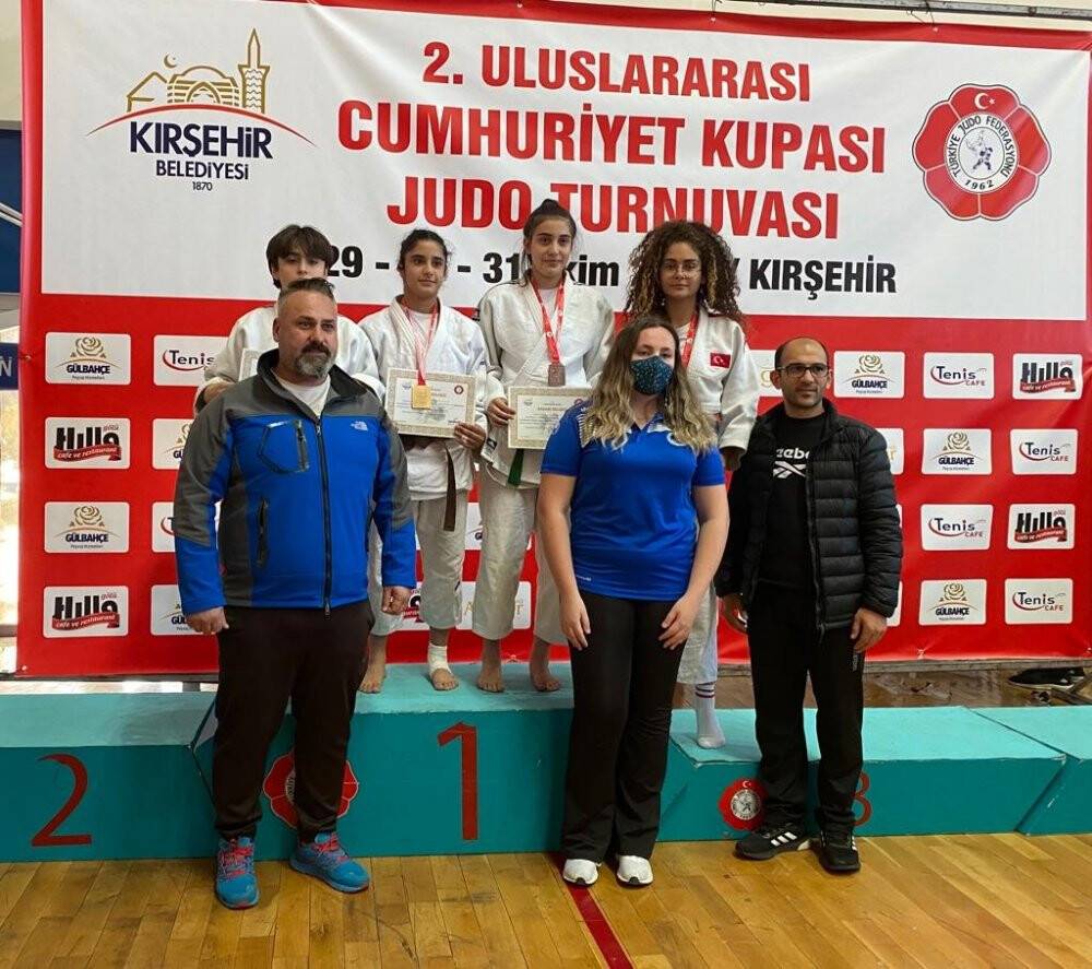 Vanlı judocular Uluslararası Cumhuriyet Judo Turnuvasında 9 madalya kazandı