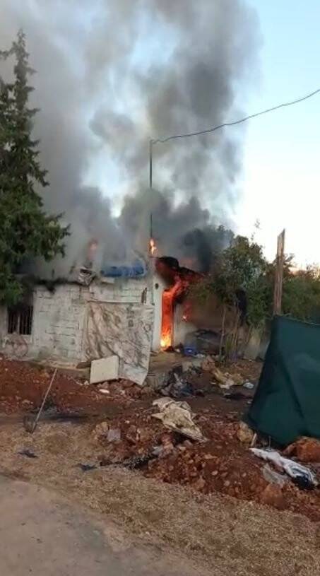 Yabancı uyruklu şahısların kullandığı metruk gecekondu alev alev yandı