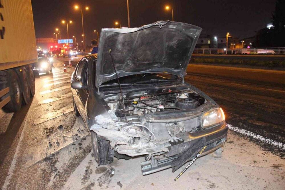Yola dökülen gübre yüzünden 8 araç birbirine girdi: 2 yaralı