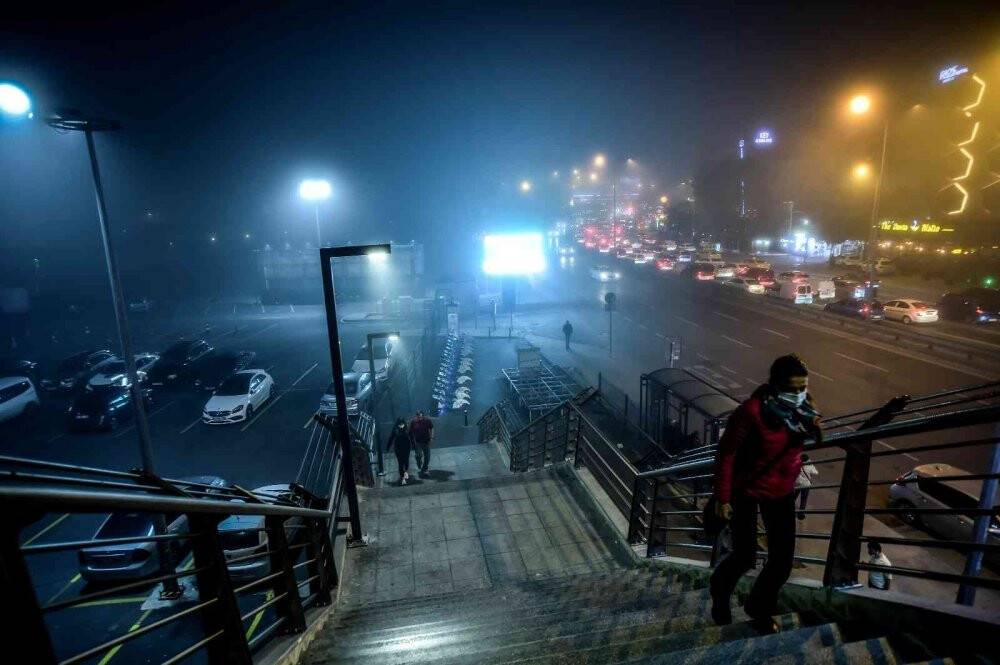İstanbul’da sis etkili oldu, E-5 karayolu drone ile görüntülendi