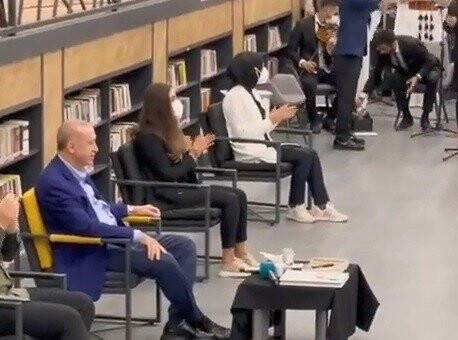 Cumhurbaşkanı Erdoğan, Batman’da gençlerle birlikte Kürtçe şarkılar söyledi