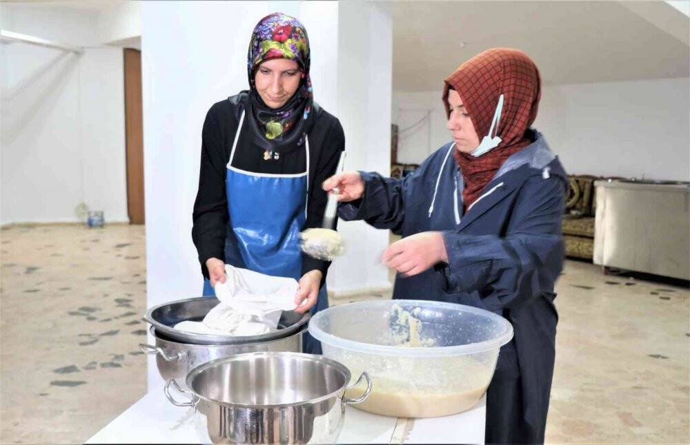 Girişimci kadınların el emeği: Pancar Pekmezi