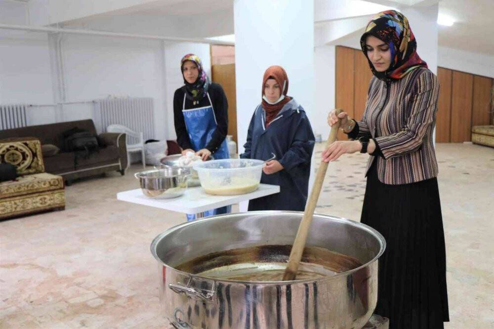 Girişimci kadınların el emeği: Pancar Pekmezi