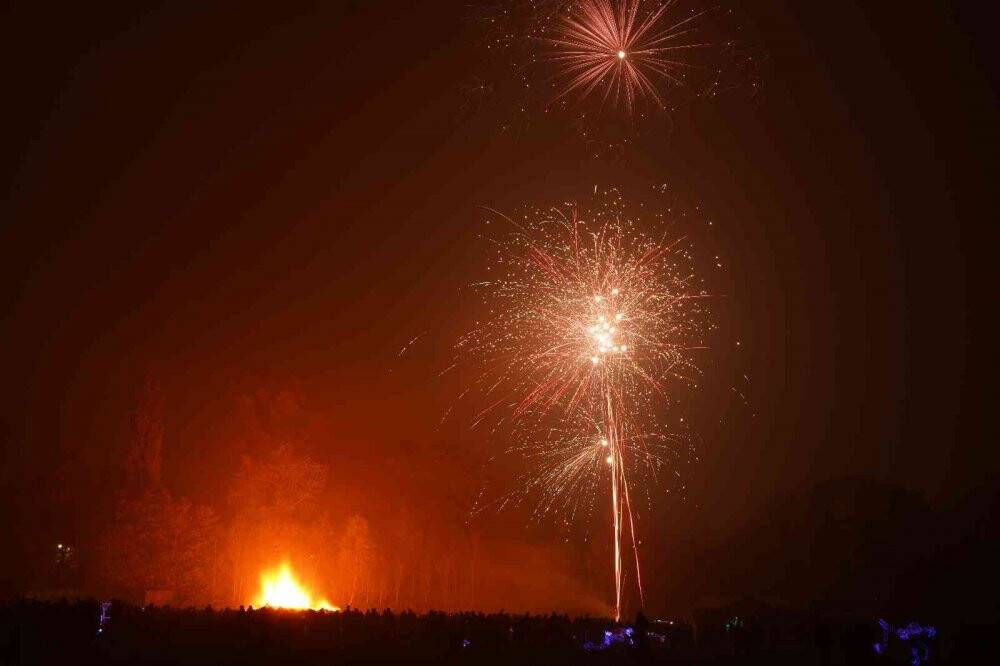 İngiltere’de Covid-19 sonrası ilk "şenlik ateşi" kutlamaları