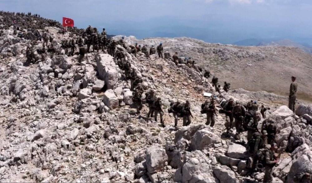 Isparta’da 3 bin komando, şehitleri anmak için Davraz Dağı’na tırmandı