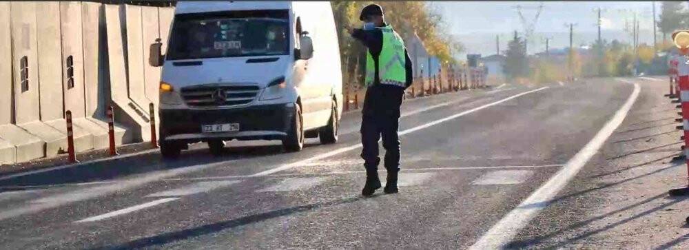 Jandarma ekipleri yolcu kılığına girip denetim yaptı