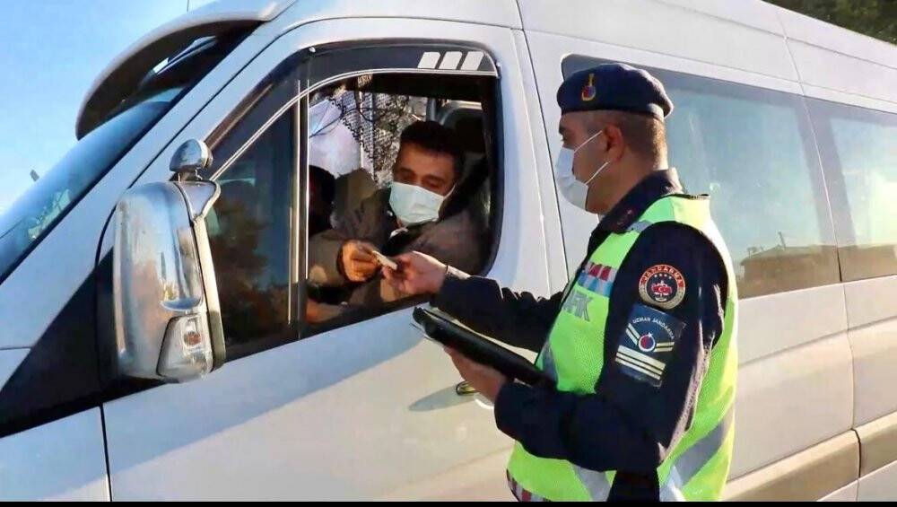 Jandarma ekipleri yolcu kılığına girip denetim yaptı