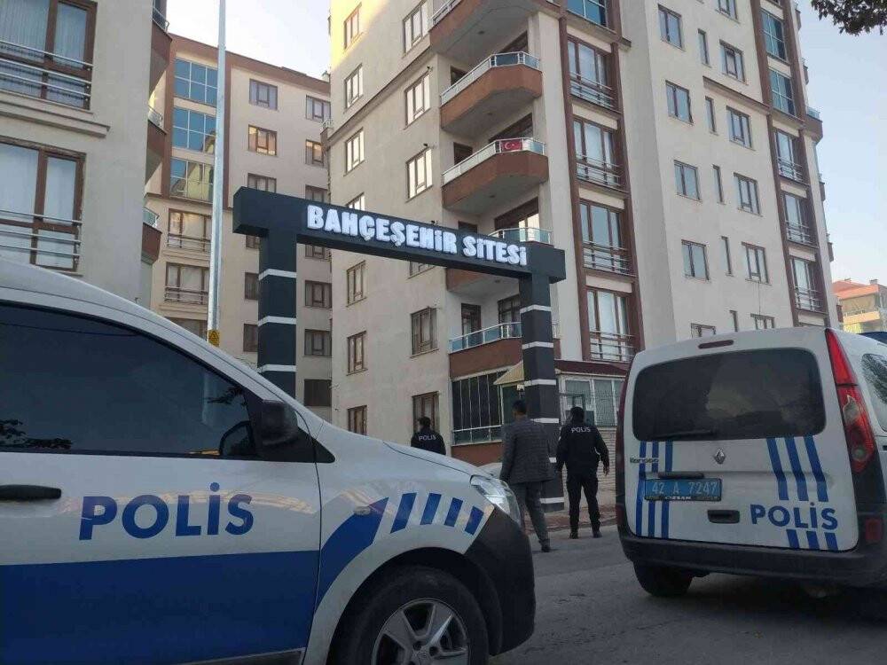 Konya'da Özel Harekatın gözaltına aldığı şahsın evinde binlerce uyuşturucu hap bulundu